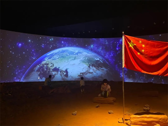 1000㎡超大空間、44*8米巨型弧幕 SEEMILE助力中國航天官方藝術(shù)特展